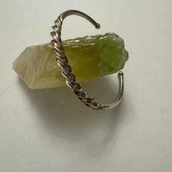 Vintage sterling silver twisted bangle. - Picture 4 of 4